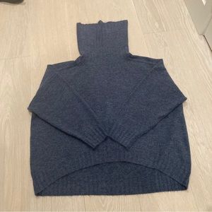 GEORGE Turtleneck cozy sweater.